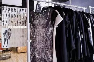 中國服裝設(shè)計師就業(yè)前景分析 學(xué)服裝設(shè)計畢業(yè)后的職業(yè)路徑