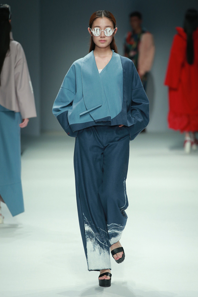 北京服裝學(xué)院 'Already Here'的自我表達(dá)——服裝T臺秀場的創(chuàng)意呈現(xiàn)